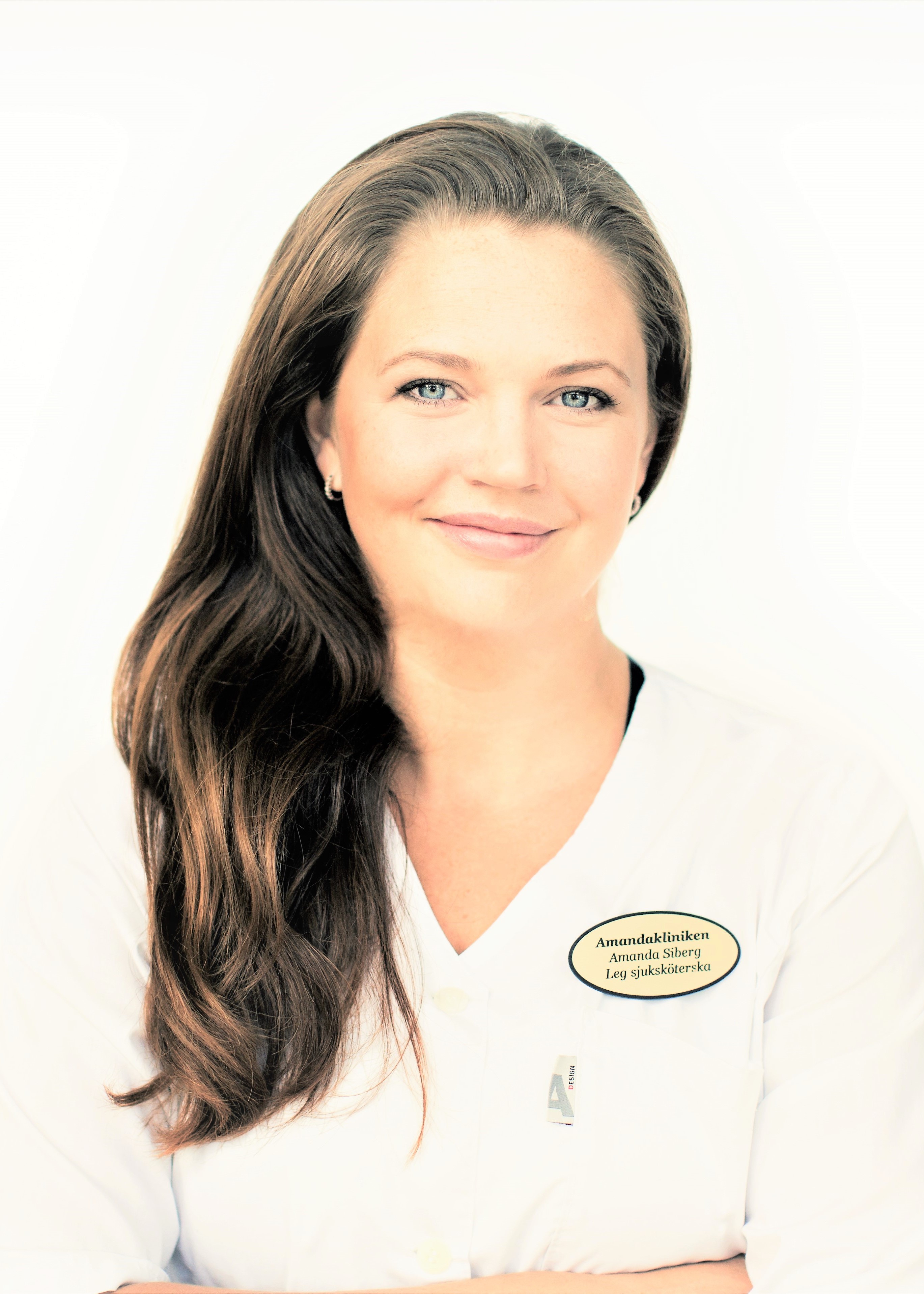 Amanda Siberg är legitimerad sjuksköterska och specialist inom estetiska behandlingar utan kirurgiska ingrepp